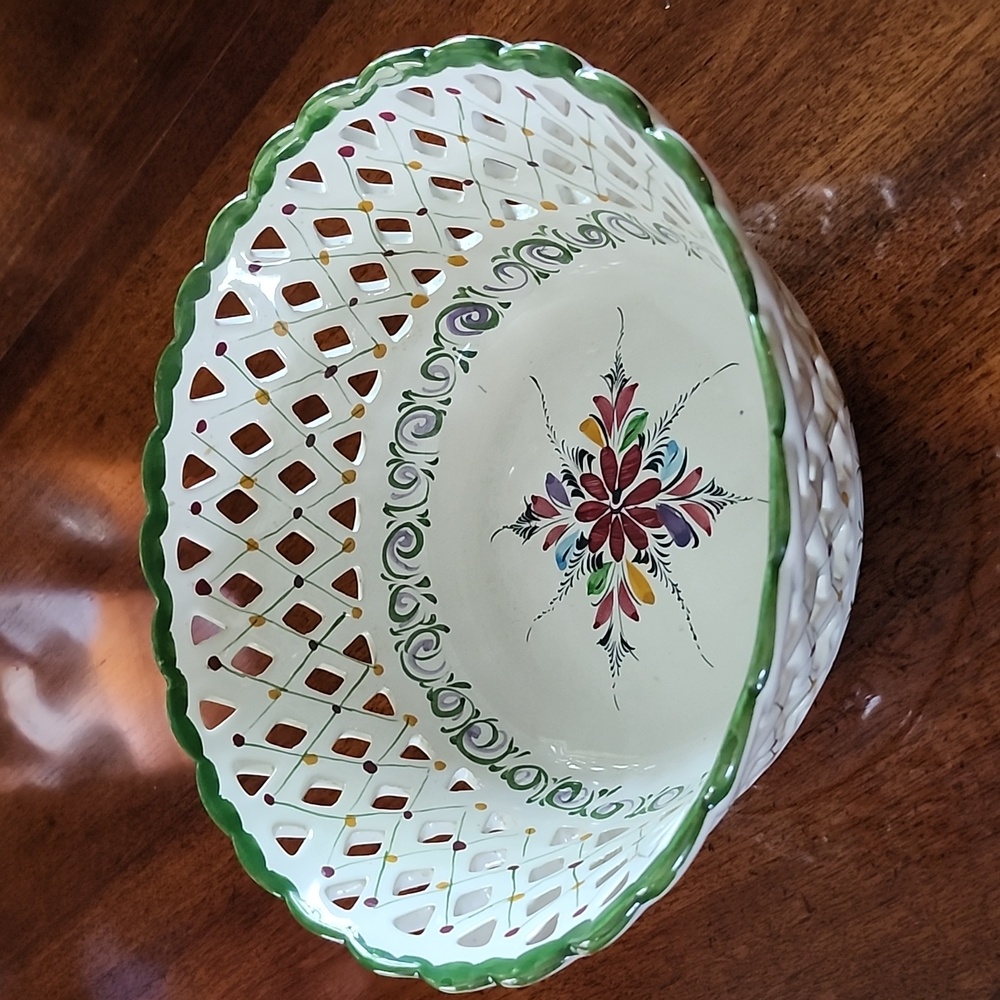 NEUWIRTH RETICULATED PORCELAIN FRUIT/VEGETABLE BOWL - Picture 7 of 7